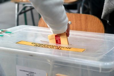 Las próximas elecciones son el 27 de octubre, votación en la que se elegirán Gobernadores Regionales, Consejeros Regionales, Alcaldes y Concejales.